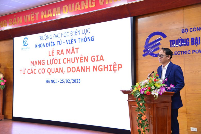 PGS.TS Hà Hải Nam, Chủ tịch Mạng lưới chuyên gia - Phó Viện trưởng Viện Công nghiệp Phần mềm và Nội dung số Việt Nam, Bộ Thông tin và Truyền thông phát biểu tại Lễ ra mắt. PGS.TS Hà Hải Nam, Chủ tịch Mạng lưới chuyên gia - Phó Viện trưởng Viện Công nghiệp Phần mềm và Nội dung số Việt Nam, Bộ Thông tin và Truyền thông phát biểu tại Lễ ra mắt.