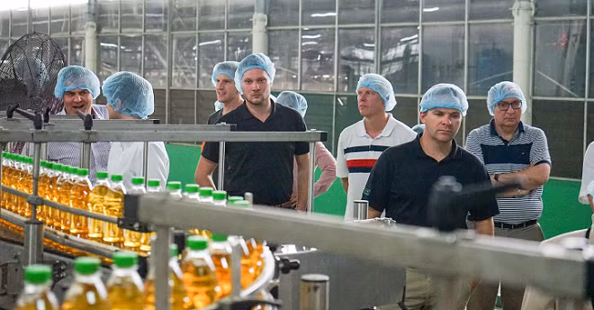 Đoàn các doanh nghiệp Canada rất ấn tượng với quy mô, công nghệ sản xuất và sự phát triển của Tập đoàn Tân Hiệp Phát