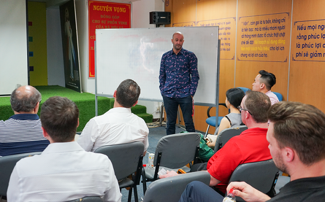 Phân tích về thói quen sử dụng sản phẩm và cách nhìn nhận của người tiêu dùng, ông Stefan Reicherstorfer, Giám đốc Khối Marketing, cho rằng ở các nước phát triển, người tiêu dùng nghĩ rằng các sản phẩm làm từ đậu nành là tốt cho sức khỏe, thay thế các sản phẩm sữa từ động vật, cung cấp protein... trong khi tại Việt Nam, nhiều người tiêu dùng thích các sản phẩm đậu nành vì nó ngon, bổ và giá rẻ. Phân tích về thói quen sử dụng sản phẩm và cách nhìn nhận của người tiêu dùng, ông Stefan Reicherstorfer, Giám đốc Khối Marketing, cho rằng ở các nước phát triển, người tiêu dùng nghĩ rằng các sản phẩm làm từ đậu nành là tốt cho sức khỏe, thay thế các sản phẩm sữa từ động vật, cung cấp protein... trong khi tại Việt Nam, nhiều người tiêu dùng thích các sản phẩm đậu nành vì nó ngon, bổ và giá rẻ.