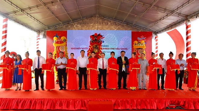 Cắt băng khánh thành Nhà máy Number One Hậu Giang ngày 14/3. Cắt băng khánh thành Nhà máy Number One Hậu Giang ngày 14/3.