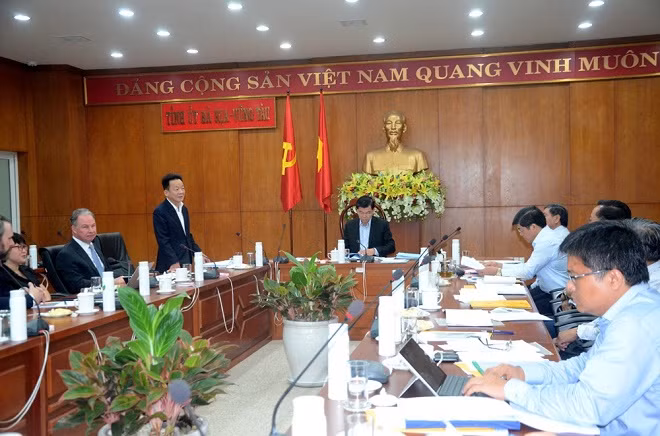Ông Đỗ Quang Hiển, Chủ tịch HĐQT kiêm Tổng Giám đốc Tập đoàn T&T Group phát biểu tại buổi làm việc