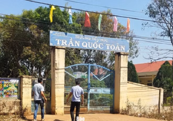 Trường Tiểu học Trần Quốc Toản, nơi em S. từng học 5 năm và được lên lớp dẫu không đọc thông viết thạo được. Ảnh: Người Lao Động.