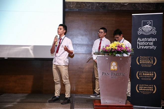 Trần Văn Hào tham gia cuộc thi tranh biện Quốc tế. Ngoài thành tích học tập tốt, Hào còn có thế mạnh về kỹ năng thuyết trình và khả năng tranh biện. Trần Văn Hào tham gia cuộc thi tranh biện Quốc tế. Ngoài thành tích học tập tốt, Hào còn có thế mạnh về kỹ năng thuyết trình và khả năng tranh biện.