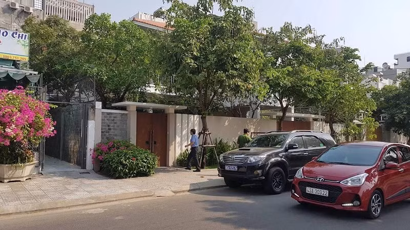 Cơ quan Điều tra Bộ Công an đến khám xét tư gia ông Tuấn