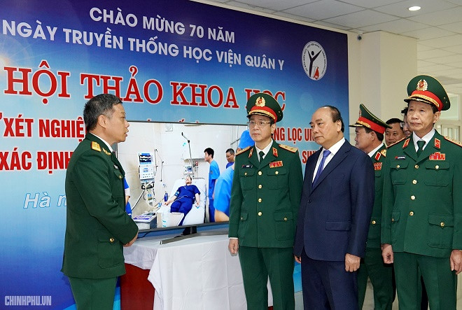 Thủ tướng nghe báo cáo về tình hình thực hiện các đề tài khoa học của Học viện. Ảnh VGP/Quang Hiếu Thủ tướng nghe báo cáo về tình hình thực hiện các đề tài khoa học của Học viện. Ảnh VGP/Quang Hiếu
