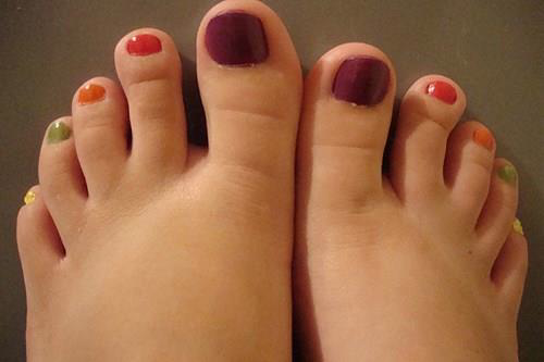 4 kiểu bàn chân chỉ có ở người phụ nữ giàu sang, phú quý ảnh 3 Theo quan điểm của nhân tướng học, phụ nữ sở hữu ngón chân thô và ngắn thể hiện được bạn là người thích hưởng thụ, biết kiếm tiền, có cuộc sống vô cùng sung sướng