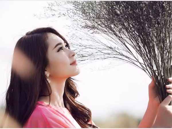 Miệng là miệng của thiên hạ nên họ muốn nói gì là việc của họ. 