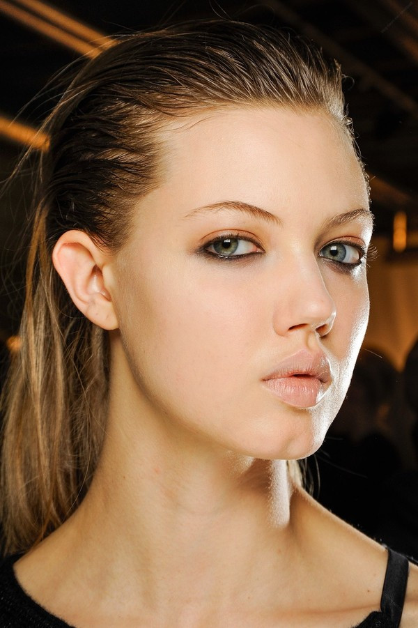 Xem tướng phụ nữ đoán chồng tương lai ảnh 6 Lông mày nhỏ mảnh