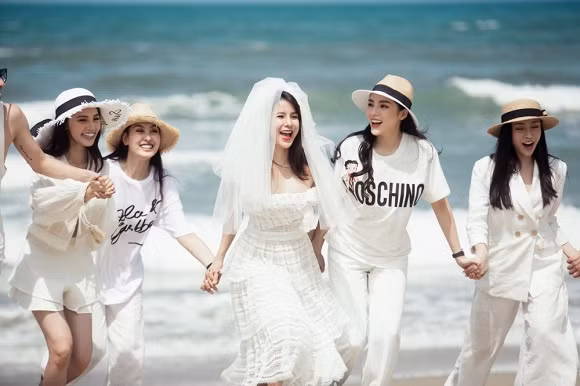 Hội bạn thân mới của showbiz Việt: Đã hot, nhan sắc lại cực phẩm ảnh 2