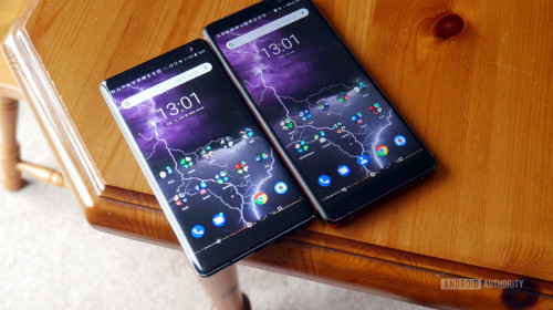 Nokia 8 Sirocco (trái) và Nokia 7 Plus (phải) của HMD Global. Nokia 8 Sirocco (trái) và Nokia 7 Plus (phải) của HMD Global.