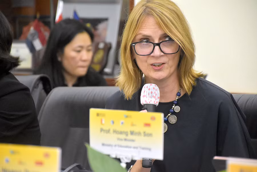 Bà Donna McGowan - Giám đốc Hội đồng Anh tại Việt Nam phát biểu.