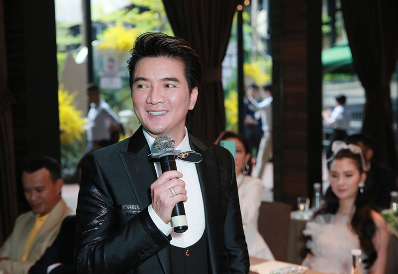 Ca sĩ Đàm Vĩnh Hưng chia sẻ anh rất hạnh phúc khi được mời tham gia sự kiện. Ca sĩ Đàm Vĩnh Hưng chia sẻ anh rất hạnh phúc khi được mời tham gia sự kiện.