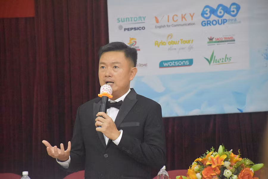 TS Nguyễn Anh Tuấn (Hiệu trưởng HUFLIT) phát biểu tại sự kiện.