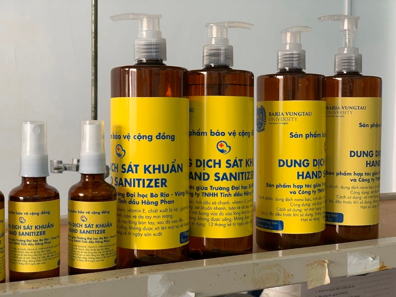 Sản phẩm Dung dịch sát khuẩn khô do nhóm nghiên cứu BVU phối hợp với Công ty TNHH Tinh dầu Hằng Phan điều chế