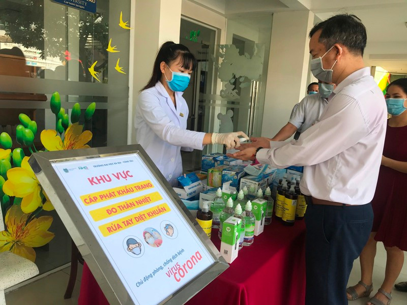 Dung dịch sát khuẩn được đưa vào sử dụng ngay trong BVU