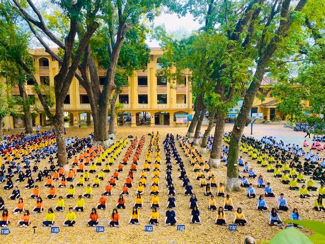 Cơ sở vật chất nhà trường khang trang, thoáng mát.