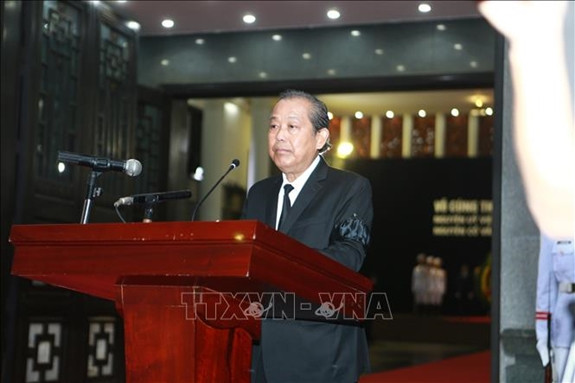 Phó thủ tướng Thường trực Chính phủ Trương Hòa Bình, Trưởng Ban Tổ chức Lễ tang đọc danh sách Ban Lễ tang nguyên Chủ tịch nước, Đại tướng Lê Đức Anh. Ảnh: TTXVN Phó thủ tướng Thường trực Chính phủ Trương Hòa Bình, Trưởng Ban Tổ chức Lễ tang đọc danh sách Ban Lễ tang nguyên Chủ tịch nước, Đại tướng Lê Đức Anh. Ảnh: TTXVN