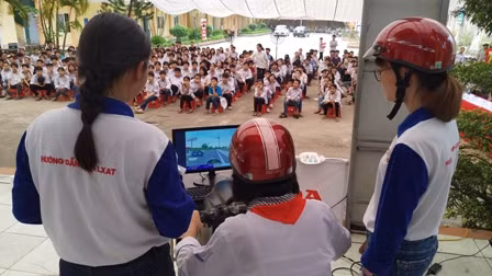 Thực hành điều khiển trên máy khi tham gia giao thông