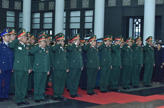 Đoàn Quân ủy Trung ương, Bộ Quốc phòng do Đại tướng Ngô Xuân Lịch làm Trưởng đoàn vào viếng nguyên Chủ tịch nước Lê Đức Anh. Ảnh VGP/Nhật Bắc Đoàn Quân ủy Trung ương, Bộ Quốc phòng do Đại tướng Ngô Xuân Lịch làm Trưởng đoàn vào viếng nguyên Chủ tịch nước Lê Đức Anh. Ảnh VGP/Nhật Bắc