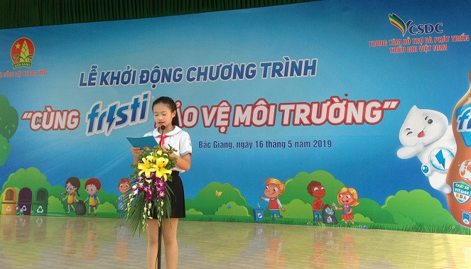 Đại diện học sinh nói lời hưởng ứng và sẵn sàng để tham gia chương trình ý nghĩa từ nhãn hàng Fristi Đại diện học sinh nói lời hưởng ứng và sẵn sàng để tham gia chương trình ý nghĩa từ nhãn hàng Fristi