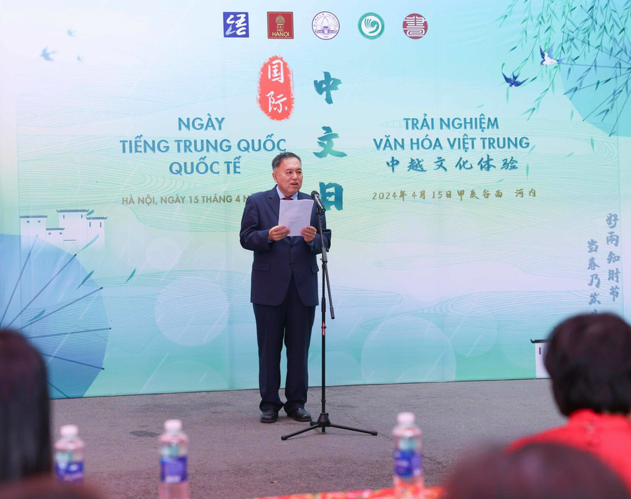 Ông Trịnh Đại Vĩ chia sẻ thông tin tại buổi giao lưu. Ông Trịnh Đại Vĩ chia sẻ thông tin tại buổi giao lưu.