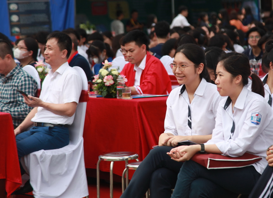 Những băn khoăn, thắc mắc của học sinh về chọn ngành, chọn nghề, hướng nghiệp tương lai đã được các chuyên gia chia sẻ, định hướng cụ thể. Những băn khoăn, thắc mắc của học sinh về chọn ngành, chọn nghề, hướng nghiệp tương lai đã được các chuyên gia chia sẻ, định hướng cụ thể.