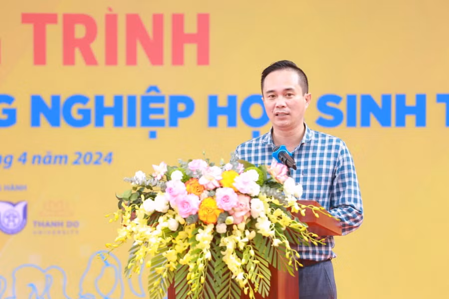 Ông Ngô Vương Tuấn - Phó Tổng Biên tập Báo Tuổi trẻ Thủ đô phát biểu khai mạc chương trình.