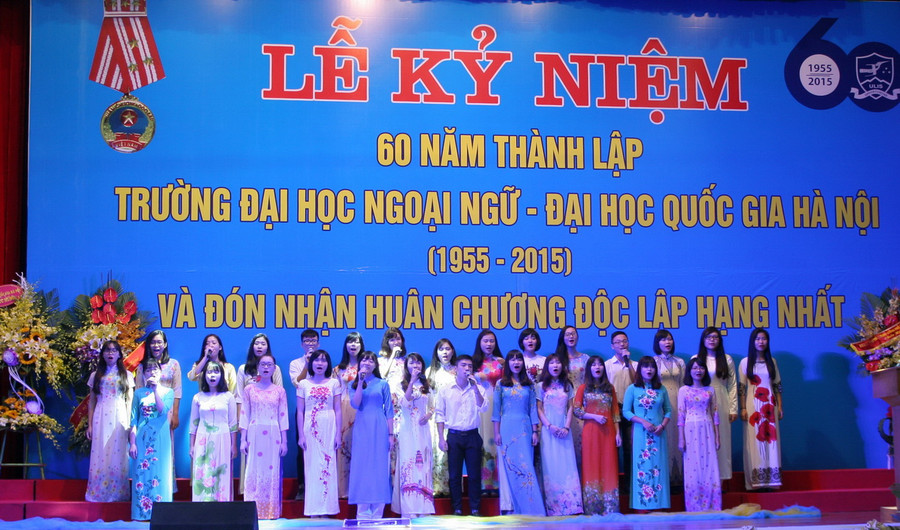 Tiết mục văn nghệ chào mừng trong lễ kỉ niệm