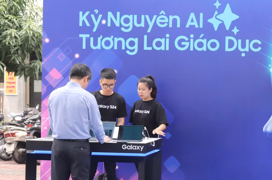 Gian hàng tại Hội thảo "Chuyển đổi số giáo dục với dữ liệu và AI: Giải pháp từ Google For Education".