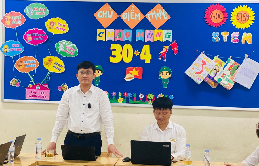 Ông Nguyễn Văn Phái - Phó Trưởng phòng GD&ĐT thành phố Bắc Giang chỉ đạo, chủ trì Hội nghị. Ông Nguyễn Văn Phái - Phó Trưởng phòng GD&ĐT thành phố Bắc Giang chỉ đạo, chủ trì Hội nghị.