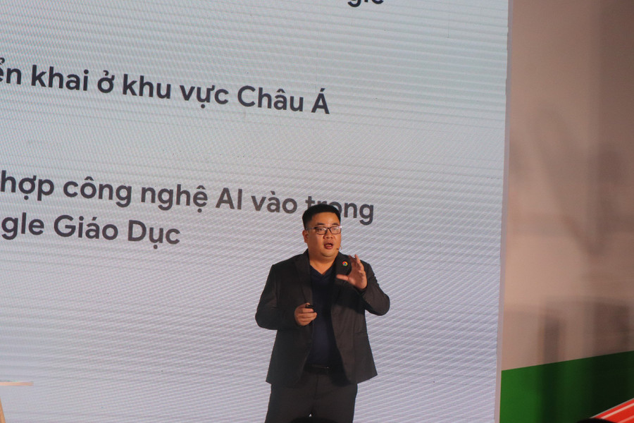 Chuyên gia công nghệ giáo dục chia sẻ tại hội thảo. Chuyên gia công nghệ giáo dục chia sẻ tại hội thảo.