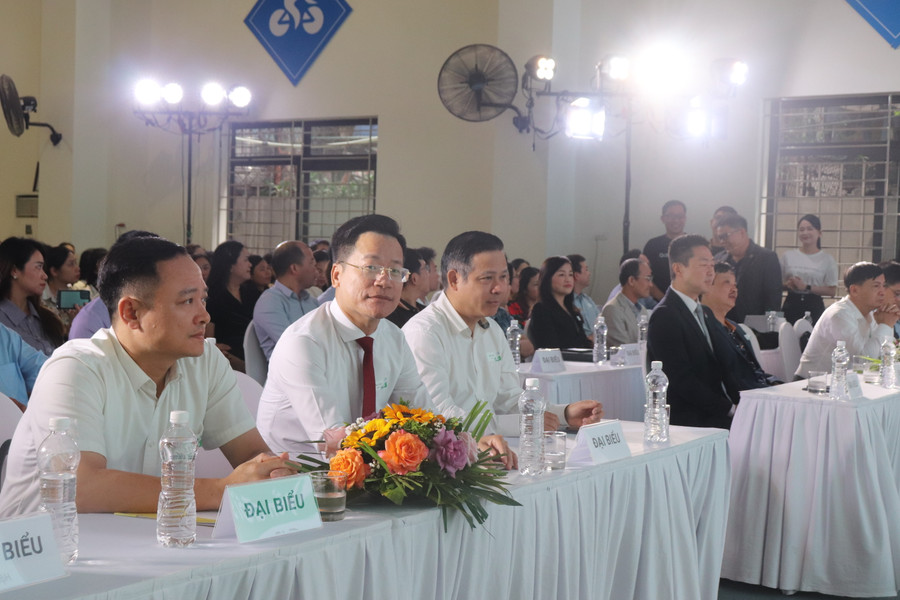 Đại biểu dự hội thảo. Đại biểu dự hội thảo.