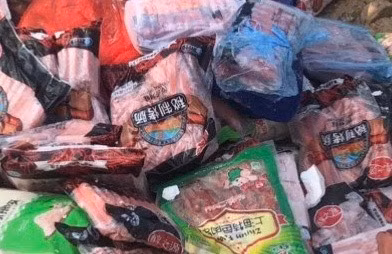 Hình ảnh lạp xưởng đông lạnh có dấu hiệu bốc mùi.