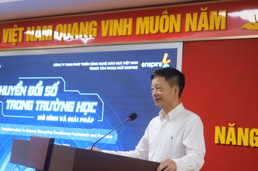 TS Lương Ngọc Minh chia sẻ kinh nghiệm chuyển đổi số tại Trường Đại học Hà Nội.
