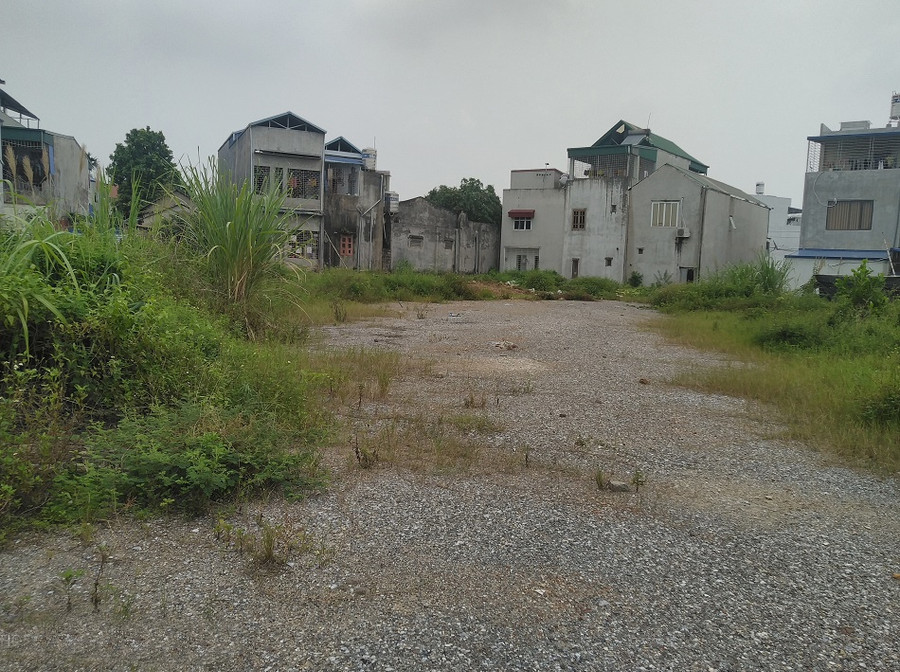 Cánh đồng lúa trước kia nay đã bị san phẳng đang chờ giao bán tại tổ 37. Cánh đồng lúa trước kia nay đã bị san phẳng đang chờ giao bán tại tổ 37.