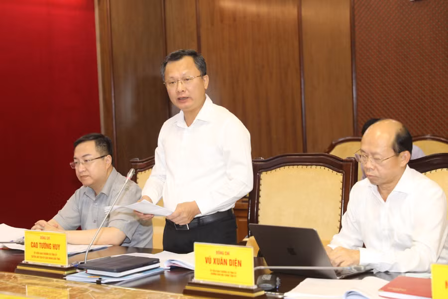 Ông Cao Tường Huy, quyền Chủ tịch UBND tỉnh phát biểu tại hội nghị.