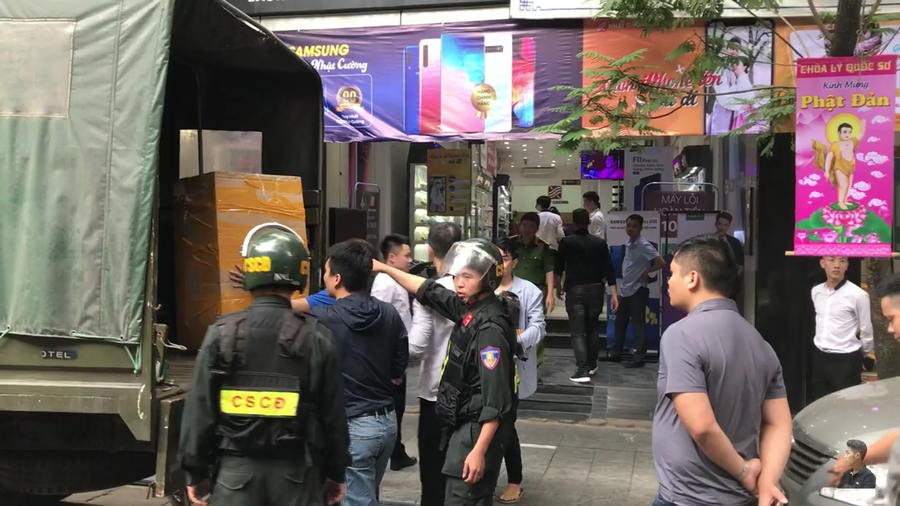 Cục Cảnh sát điều tra tội phạm về tham nhũng, kinh tế, buôn lậu chủ công, đã tiến hành khám xét cửa hàng điện thoại Nhật Cường tại số 33 Lý Quốc Sư, quận Hoàn Kiếm (TP.Hà Nội).