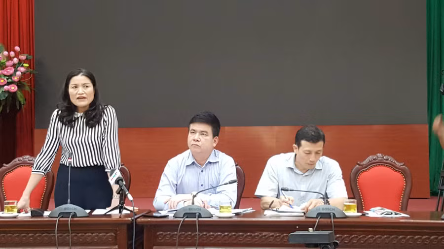 TS. Lã Thị Lan - Phó Giám đốc Trung tâm Y tế Dự phòng (Sở Y tế Hà Nội) thông tin tại buổi giao ban báo chí.