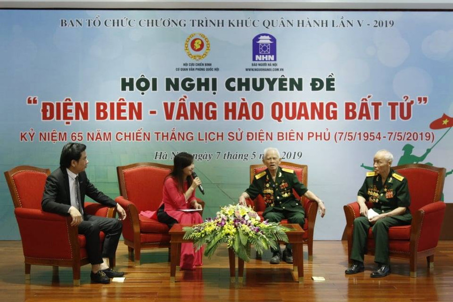 Quang cảnh buổi giao lưu "Điện Biên - Vầng hào quang bất tử"