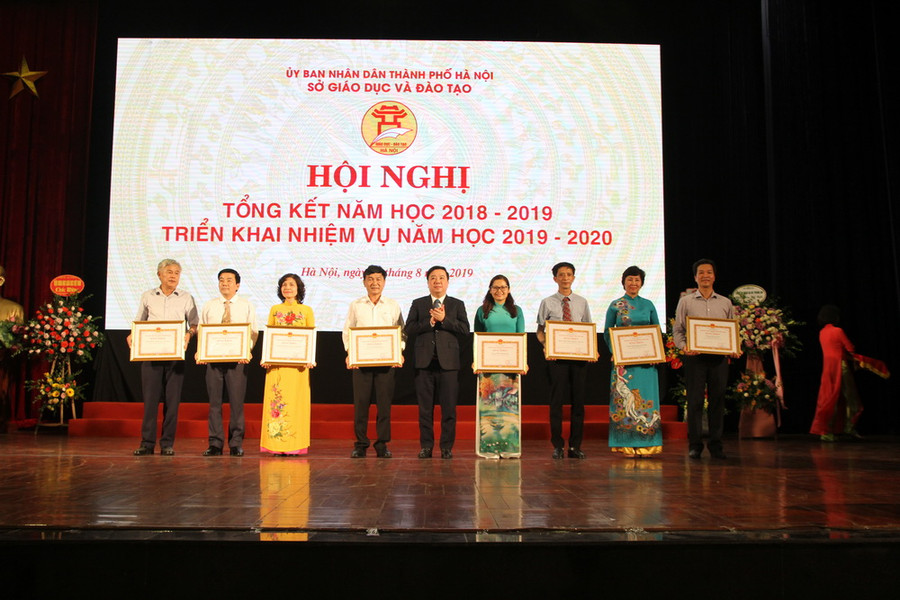Các tập thể, cá nhân được khen thưởng tại hội nghị Các tập thể, cá nhân được khen thưởng tại hội nghị