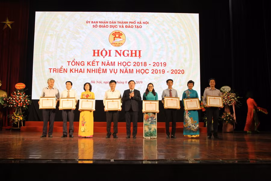 Các tập thể, cá nhân được khen thưởng tại hội nghị