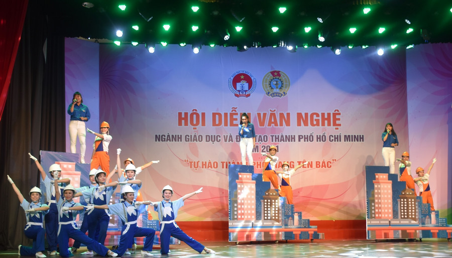 Tiết mục tham gia hội diễn của Phòng GD&ĐT Q.1. Ảnh: Công Chương. Tiết mục tham gia hội diễn của Phòng GD&ĐT Q.1. Ảnh: Công Chương.