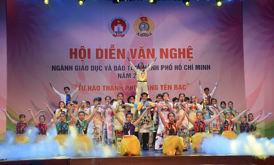 Tiết mục tham gia Hội diễn của Trường THPT Trần Phú. Ảnh: Công Chương.