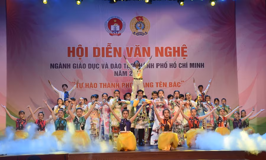 Tiết mục tham gia Hội diễn của Trường THPT Trần Phú. Ảnh: Công Chương.