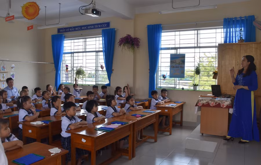 Một buổi học của học sinh lớp 1 Trường Tiểu học Võ Thị Sáu (TP Tân An, Long An). Ảnh: Công Chương.