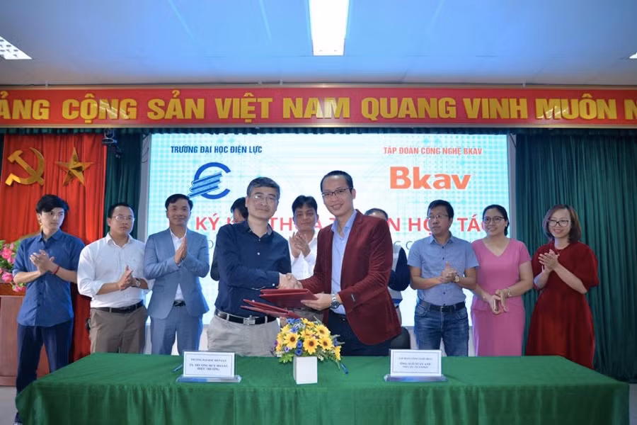 Trường Đại học Điện lực ký kết hợp tác với Tập đoàn Công nghệ BKAV.