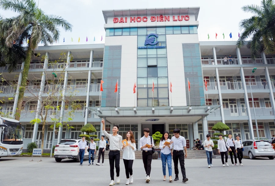 Sinh viên trường Đại học Điện lực (Ảnh chụp trước 27/4).