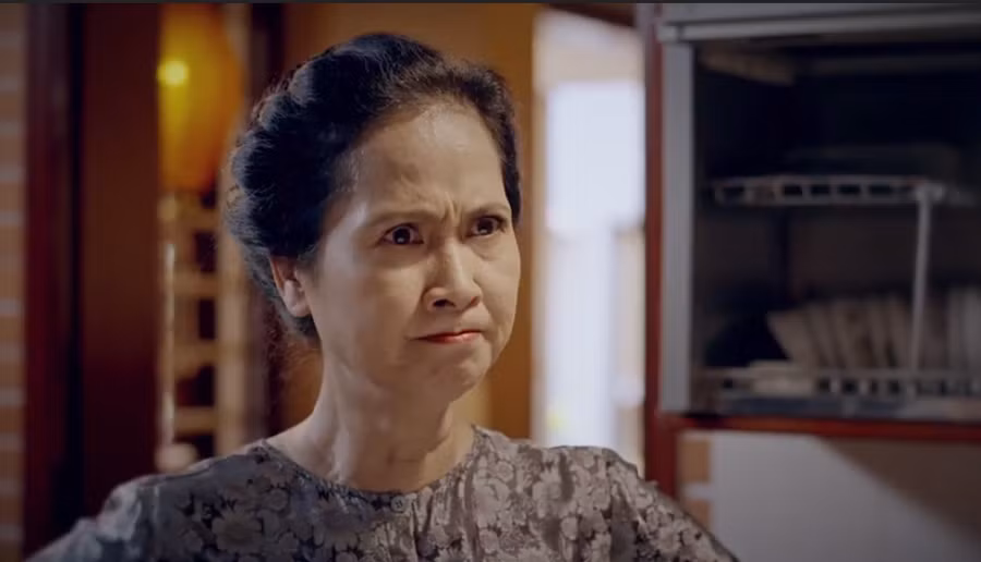 NSND Lan Hương lại vào vai “mẹ chồng khó tính” để bảo vệ... hổ