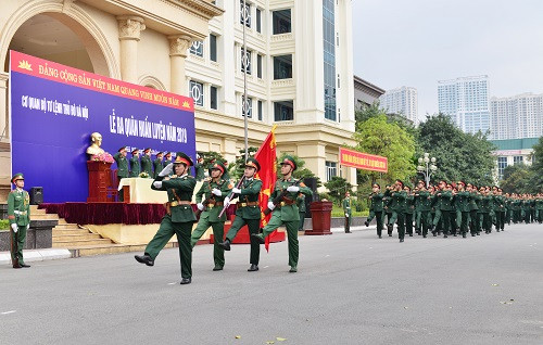 Duyệt đội ngũ trong Lễ ra quân huấn luyện của Cơ quan Bộ Tư lệnh Thủ đô Hà Nội.