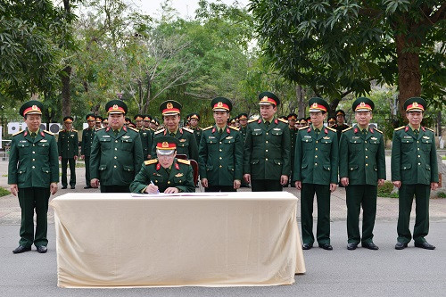 Các cơ quan Bộ Tư lệnh Thủ đô Hà Nội ký giao ước thi đua.